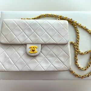 Chanel Vintage white leather classic handbag